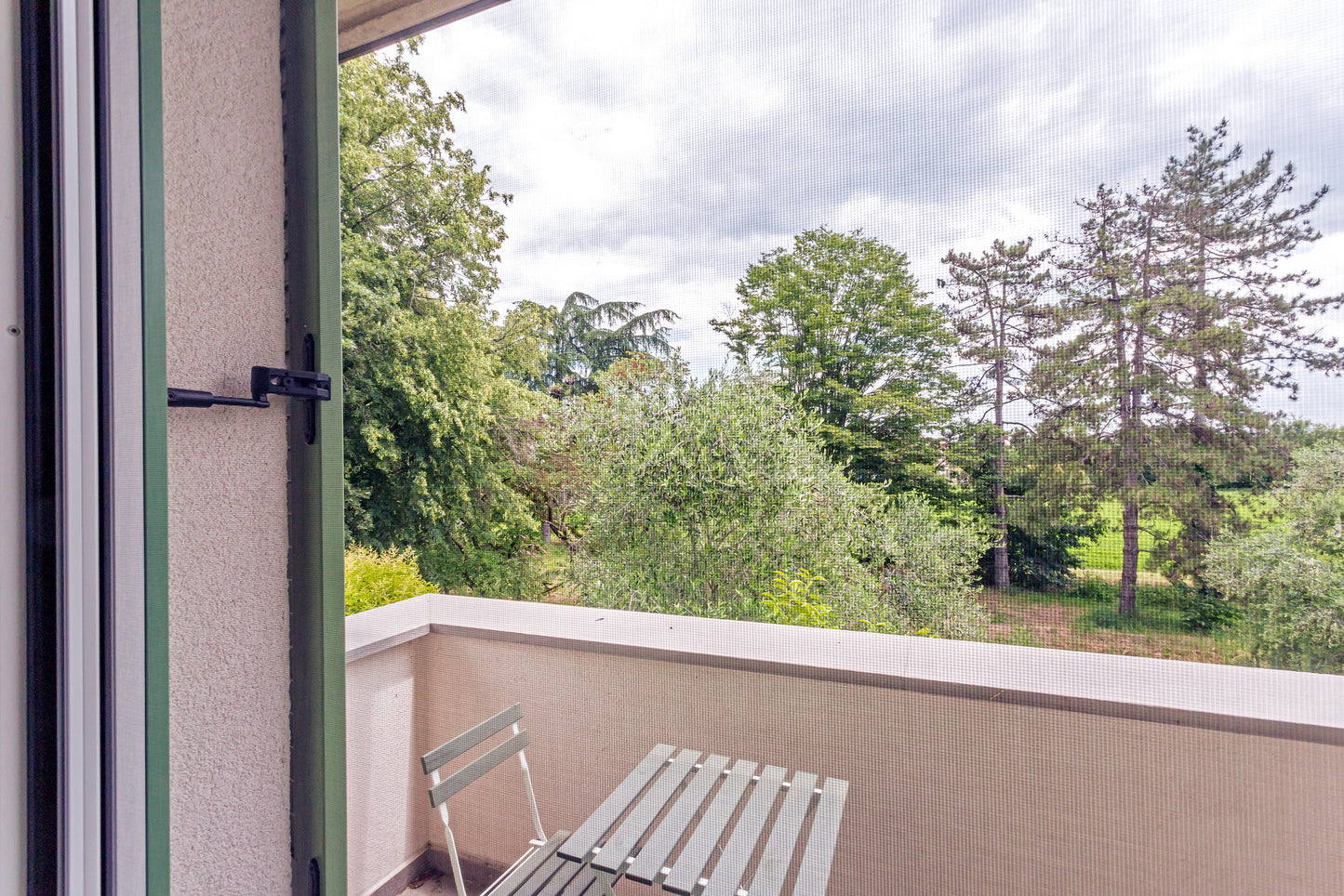 Camera matrimoniale Melograno, un’oasi di pace con balcone affacciato sulla campagna